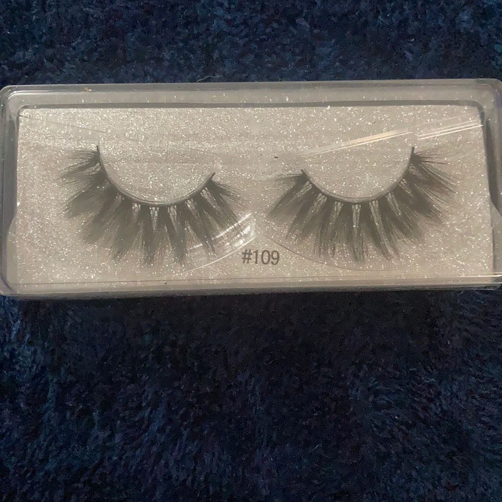Lashes - Picture 2 of 4